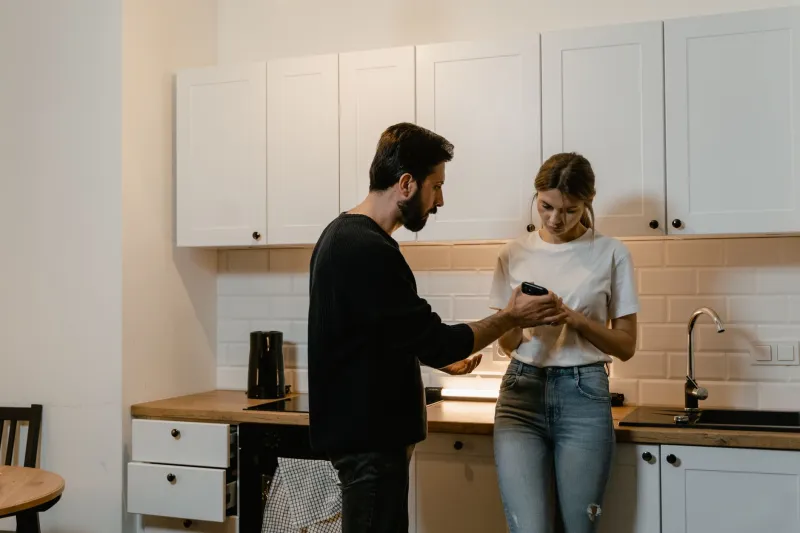 La intimidad sin mapa: cómo algunas parejas españolas construyen su vida sexual desde el margen del manual