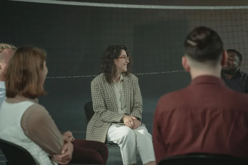 Donde la política se sienta a escuchar: los nuevos foros ciudadanos que esquivan la trinchera